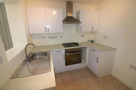 2 bedroom semi-detached house to rent - Photo 2