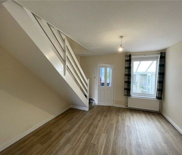 Charming 2 bedroom mid-terrace house with newly fitted kitchen and ... - Photo 6