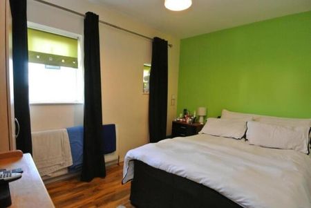 3 bedroom apartment to rent - Photo 4