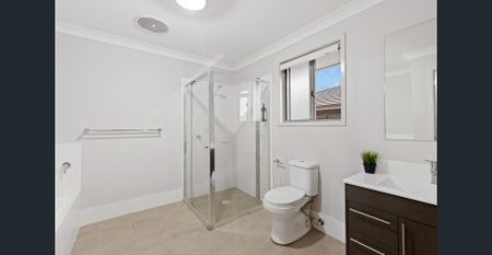 The Ultimate Family Entertainer! - Photo 5