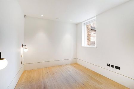 4 bedroom mews to rent - Photo 3