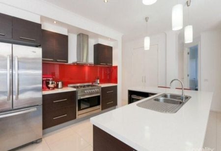 4 Bedroom Family Living in Craigieburn - Photo 5