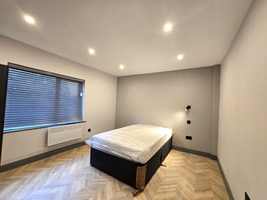 Dickens Avenue, Uxbridge - Photo 1