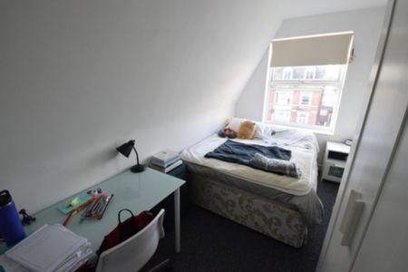 2 Bedroom Flat To Rent in Lansdowne - £1,170 pcm Tenancy Info - Photo 4