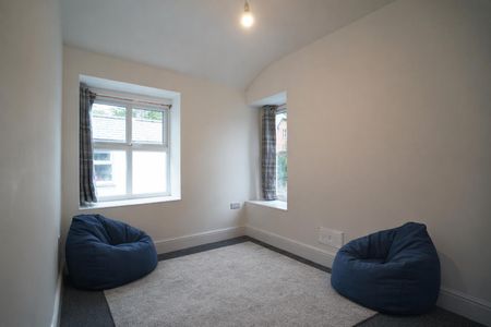 7 Holyhead Road - Photo 5