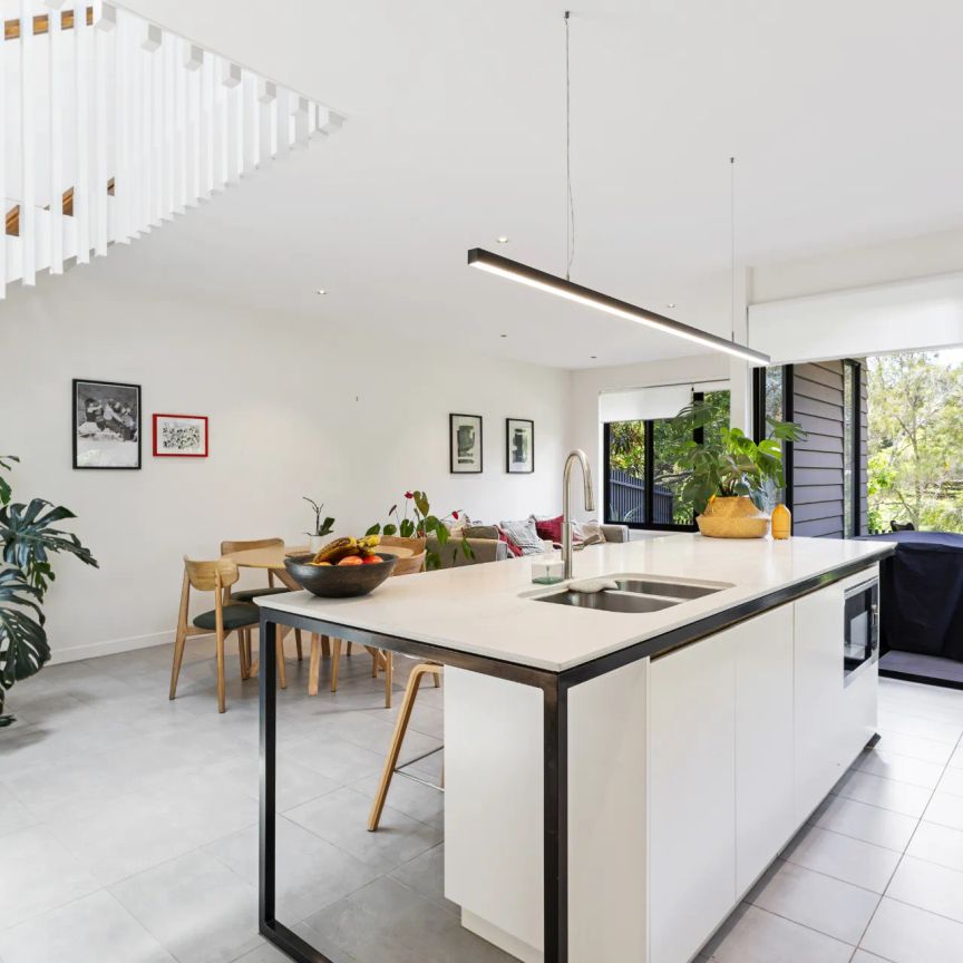 Elegant architecturally designed townhome with Kedron Brook views - Photo 1