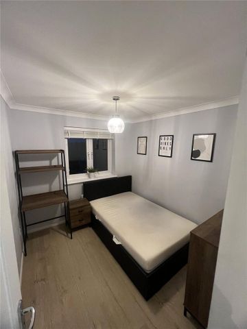 3 bedroom end of terrace house to rent - Photo 4