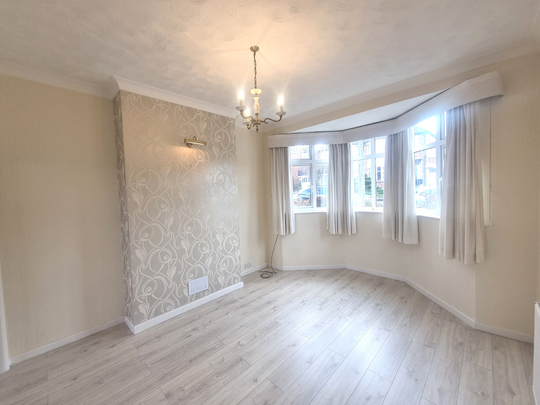 3 bed semi-detached house to rent in Fairholme Road, Leicester, LE2 - Photo 1