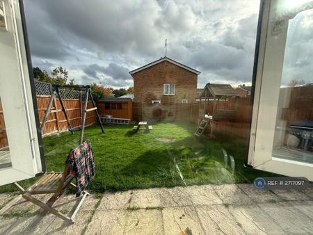 1 bedroom in a house share to rent - Photo 4