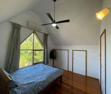 Perfect location in a beautiful area with a spacious backyard. - Photo 5