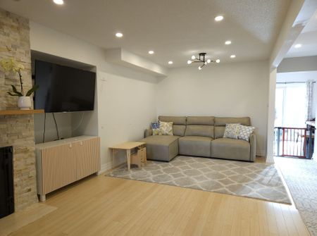 For Lease - 1298 Valerie Crescent, Oakville, Ontario - Photo 3