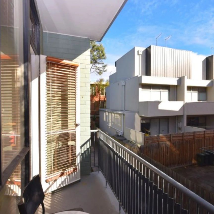 GOOD SIZED TWO BEDROOM APARTMENT - Photo 1