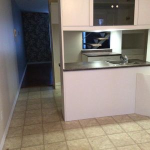 Logement grand 3 1/2 avec 2 salle eau sur 2 étage près du parc victoria et lac Boivin - Photo 3