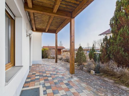 Frisch renovierte Erdgeschosswohnung mit Südwestterrasse und umliegenden Garten - Photo 4