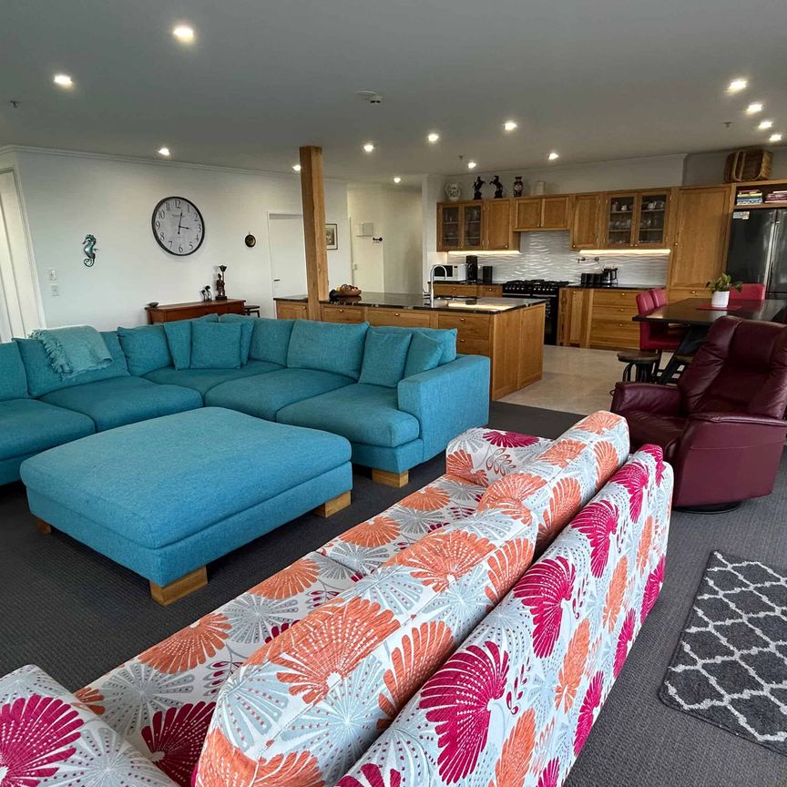 LUXURY PENTHOUSE APARTMENT OVERLOOKING THE HARBOUR - Photo 1