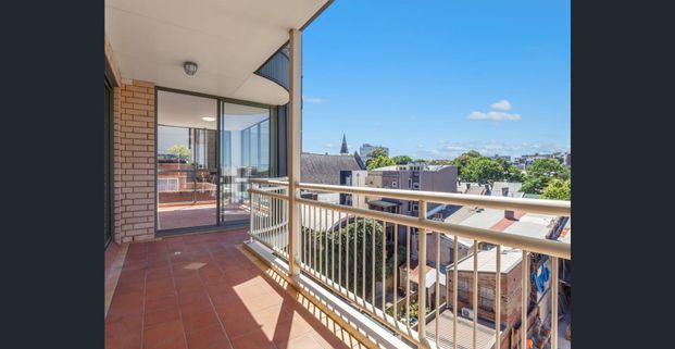 Renovated Top-Floor Apartment with Two Balconies, Enclosed Terrace + Parking - Photo 1