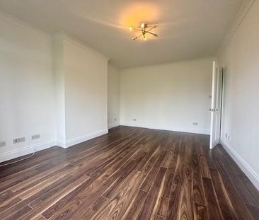 3 bedroom flat to rent - Photo 3
