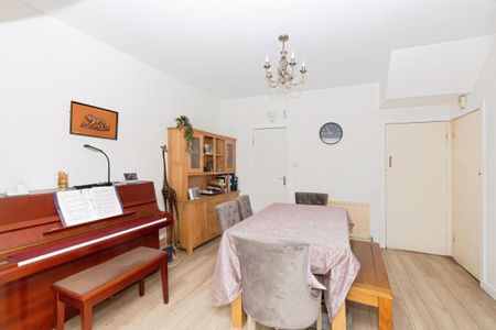 3 Bed Terraced House, Cecil Avenue, IG11 - Photo 3