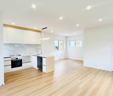 Stylish & Central – Brand-New Home in Panmure - Photo 5