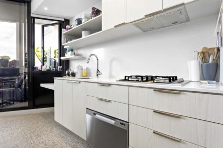 Stylish South Yarra Apartment in a Premium Lifestyle Precinct! - Photo 5