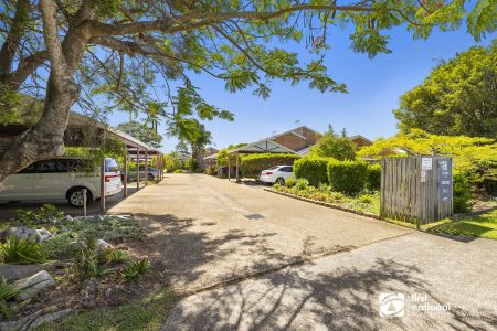 LOVELY TWO BEDROOM LOW SET VILLA IN CENTRAL CAPALABA - WITH LARGE FULLY FENCED COURTYARD - Photo 4