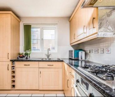 4 bedroom terraced house to rent - Photo 4