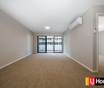 Stylish Greenway Apartment with Balcony and Study Nook - Photo 2
