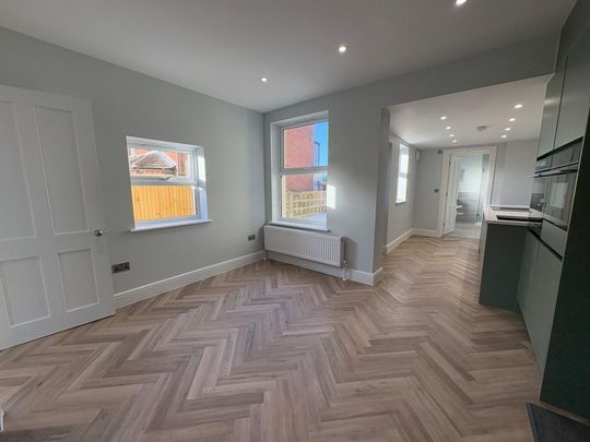 3 bedroom semi-detached house to rent - Photo 1