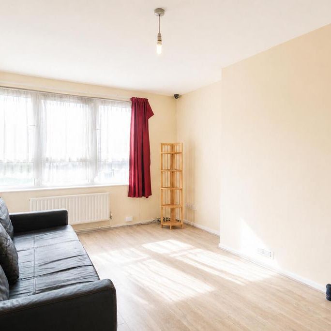 3 bedroom flat to rent - Photo 1