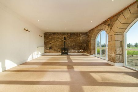 4 bedroom detached house to rent - Photo 2