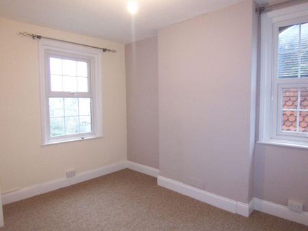 2 bedroom maisonette to rent - Photo 2