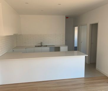 Modern, Low maintenance unit! - Photo 2