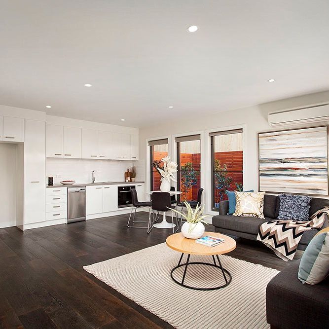 Private Entry with Courtyard – Perfect for Comfortable Living - Photo 1