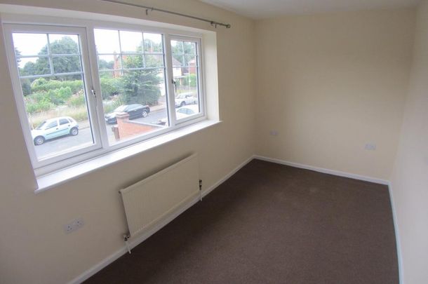 2 bedroom end of terrace house to rent - Photo 1