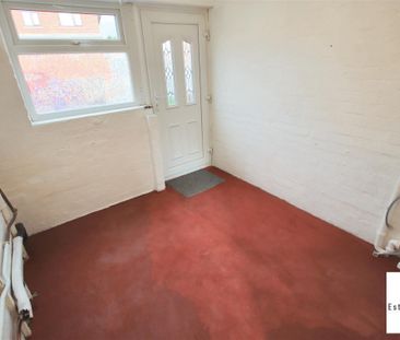 3 Bedroom House - Mid Terrace To Let - Photo 4