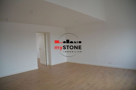 ST ANDRE DE CORCY – A LOUER Appartement T4 de 116 m² rénové à proximité des commerces - Photo 3