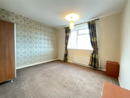 3 bedroom end of terrace house to rent - Photo 2