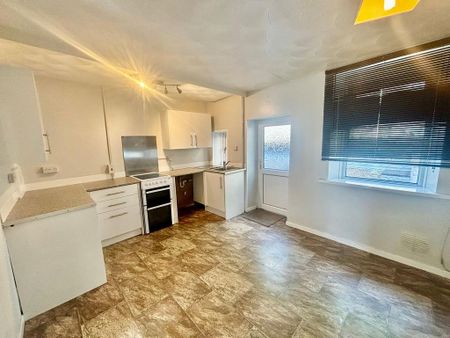 2 bedroom terraced house to rent - Photo 2