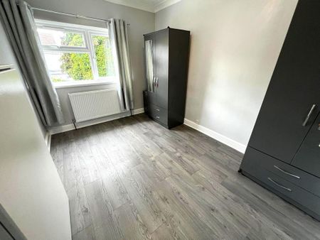 4 bedroom semi-detached house to rent - Photo 5