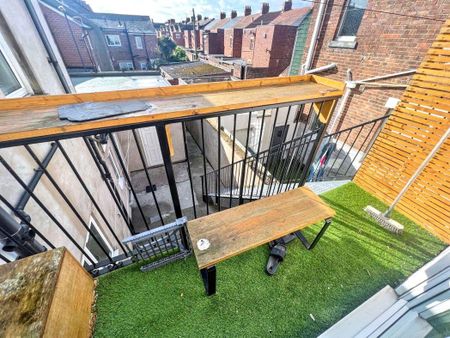 2 bed maisonette to rent in NE29 - Photo 2