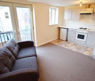 2 bedroom flat to rent - Photo 2