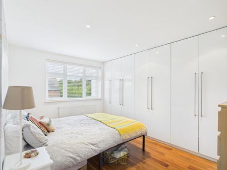 4 bedroom semi-detached house to rent - Photo 2