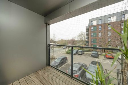 Shearwater Drive, NW9, London - Photo 3