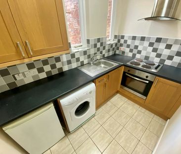 Flat to rent on - Photo 1