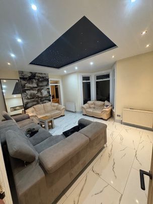 Room in a Shared House, Lasswade Road, EH17 - Photo 1