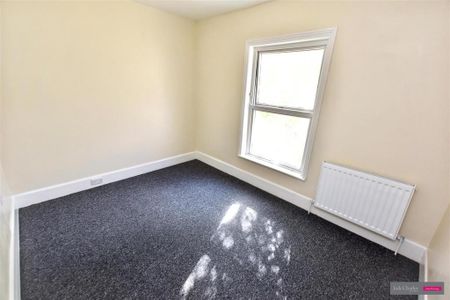 3 bedroom apartment to rent - Photo 2