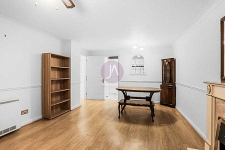 2 bedroom Flat to rent in Rushmore House, 73, Russell Road, London, Kensington, W14 - Photo 3