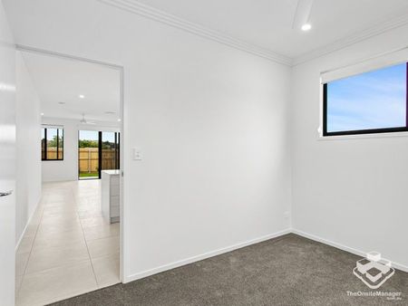 4 Bedroom, Pool in complex, 3 Carparks - Photo 4