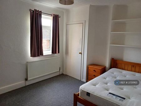 1 bedroom in a house share to rent - Photo 4