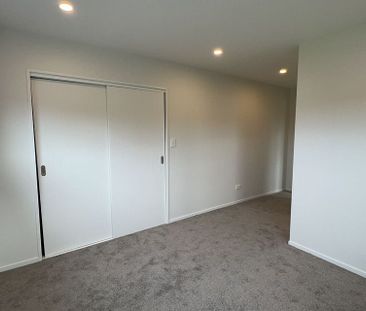 Band new 5 bedroom house - Photo 3